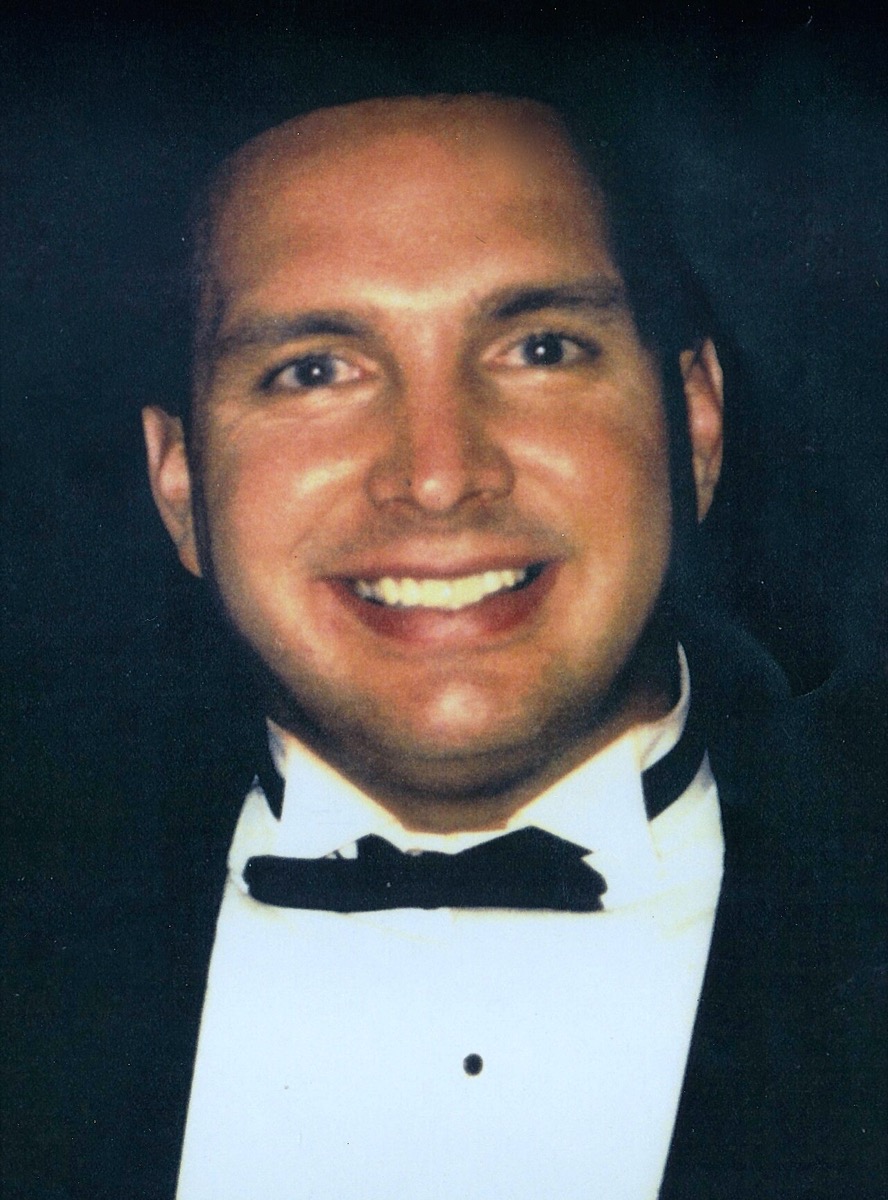 Garth Brooks in a tuxedo at the 1991 Country Music Association Awards